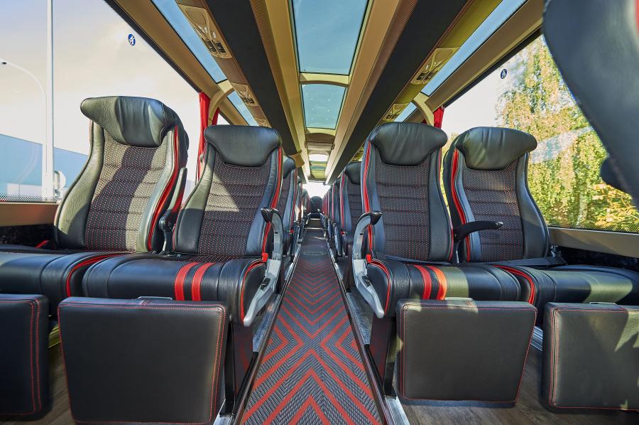 Интерьер Iveco Magelys Pro Lounge 2017 года  (фото 2 из 12)